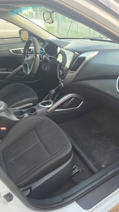2016 Hyundai Veloster - Image 17 of 19