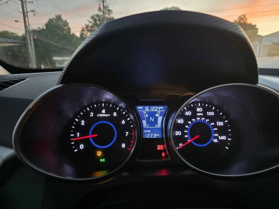 2016 Hyundai Veloster - Image 16 of 19