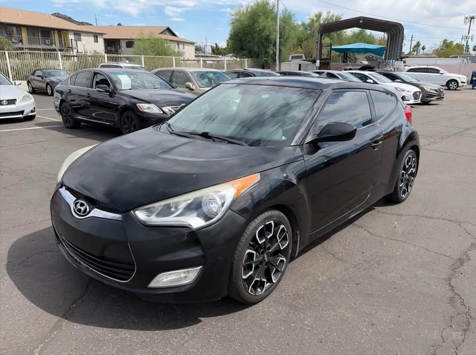2016 Hyundai Veloster - Image 2 of 9