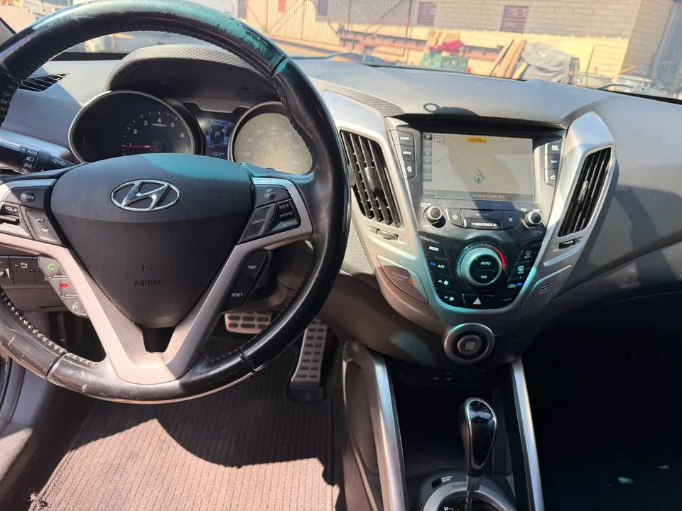 2016 Hyundai Veloster - Image 6 of 9