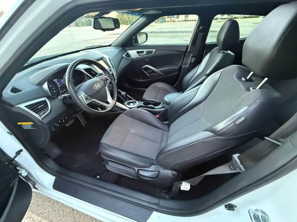 2016 Hyundai Veloster - Image 9 of 19
