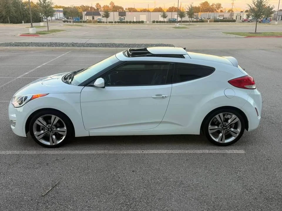 2016 Hyundai Veloster - Image 8 of 19
