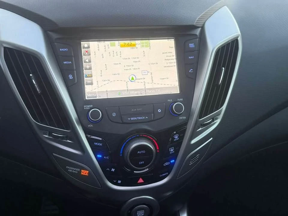 2016 Hyundai Veloster - Image 13 of 19