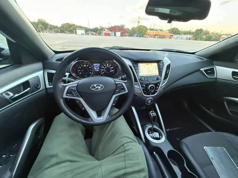 2016 Hyundai Veloster - Image 10 of 19