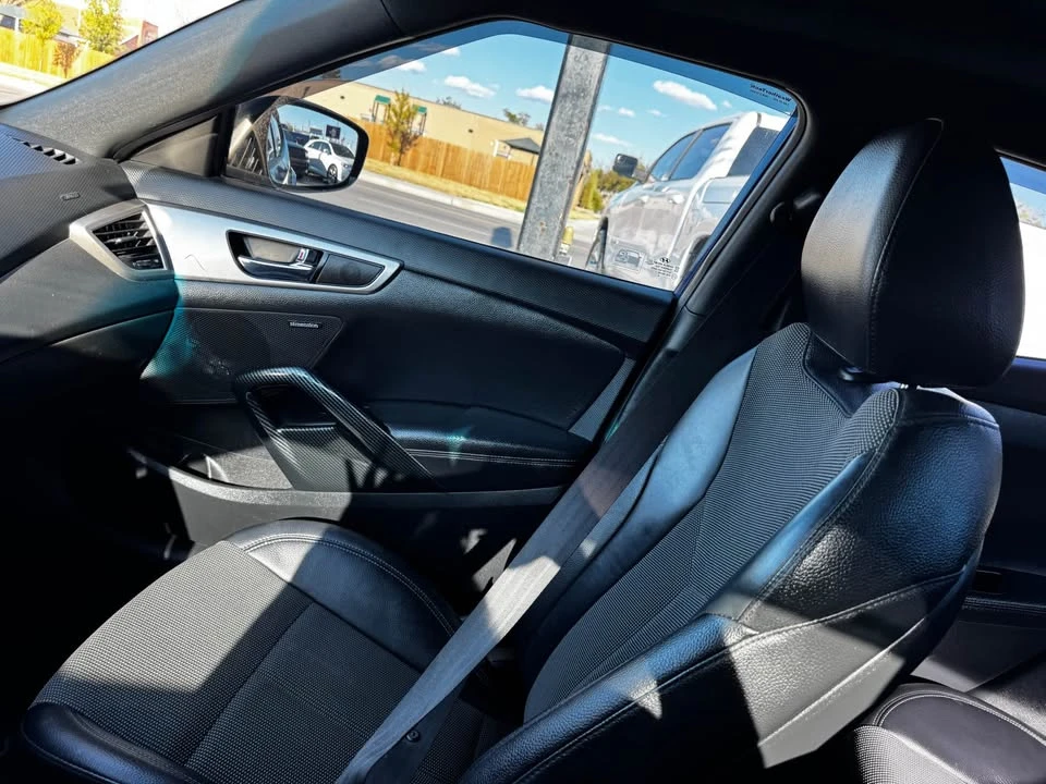 2016 Hyundai Veloster - Image 11 of 16