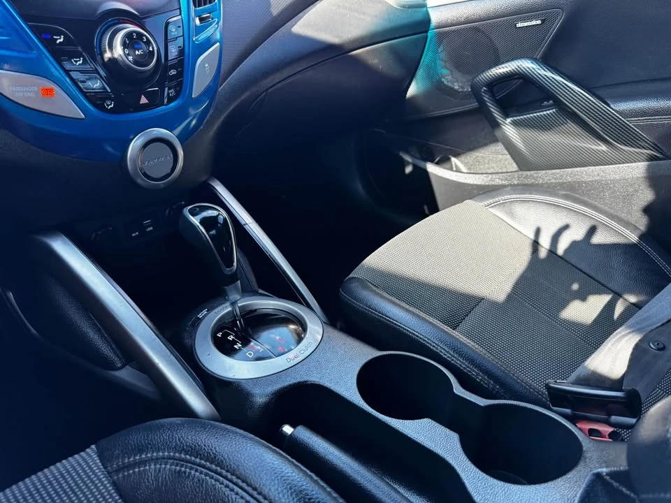 2016 Hyundai Veloster - Image 10 of 16