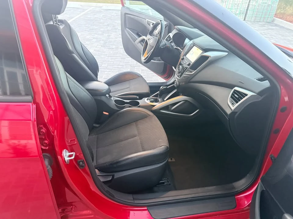 2016 Hyundai Veloster - Image 9 of 12