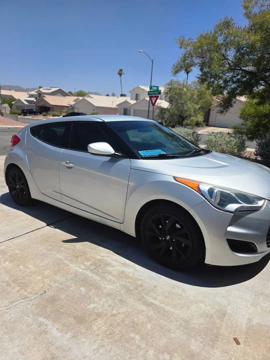 2016 Hyundai Veloster - Image 2 of 24