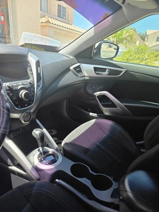 2016 Hyundai Veloster - Image 21 of 24