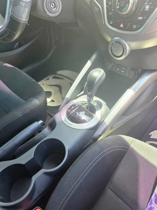 2016 Hyundai Veloster - Image 14 of 24