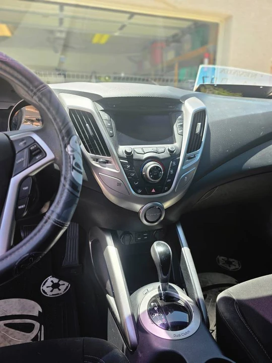2016 Hyundai Veloster - Image 23 of 24
