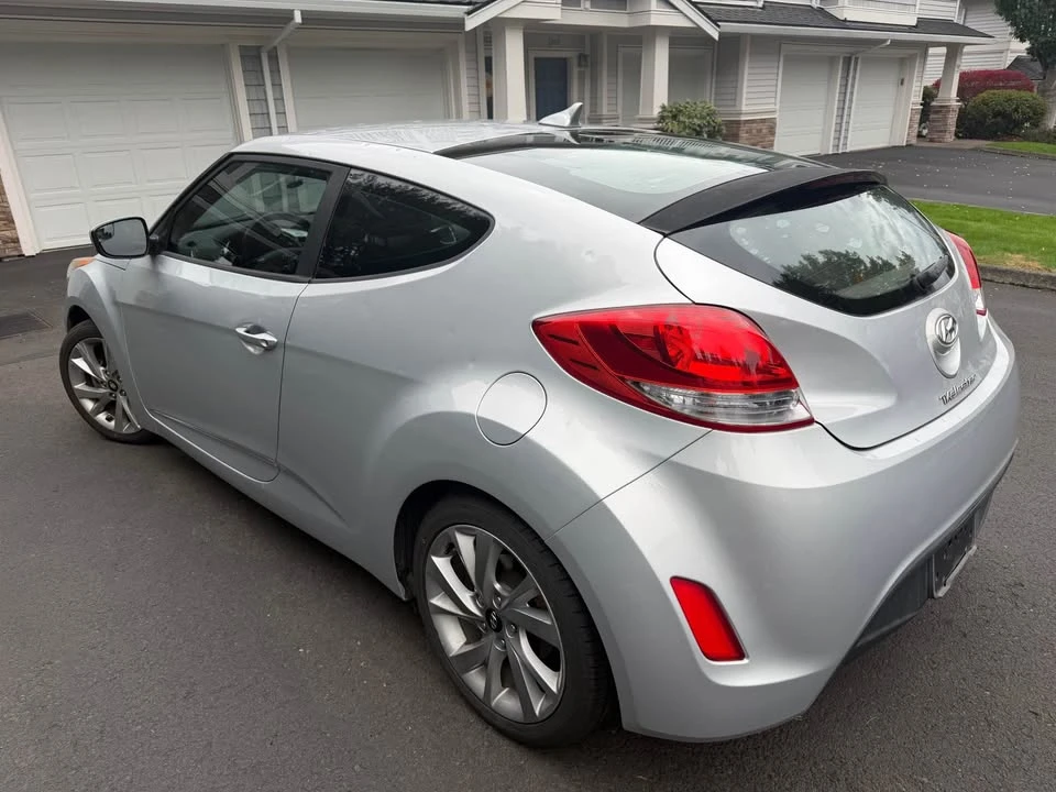 2016 Hyundai Veloster - Image 6 of 10