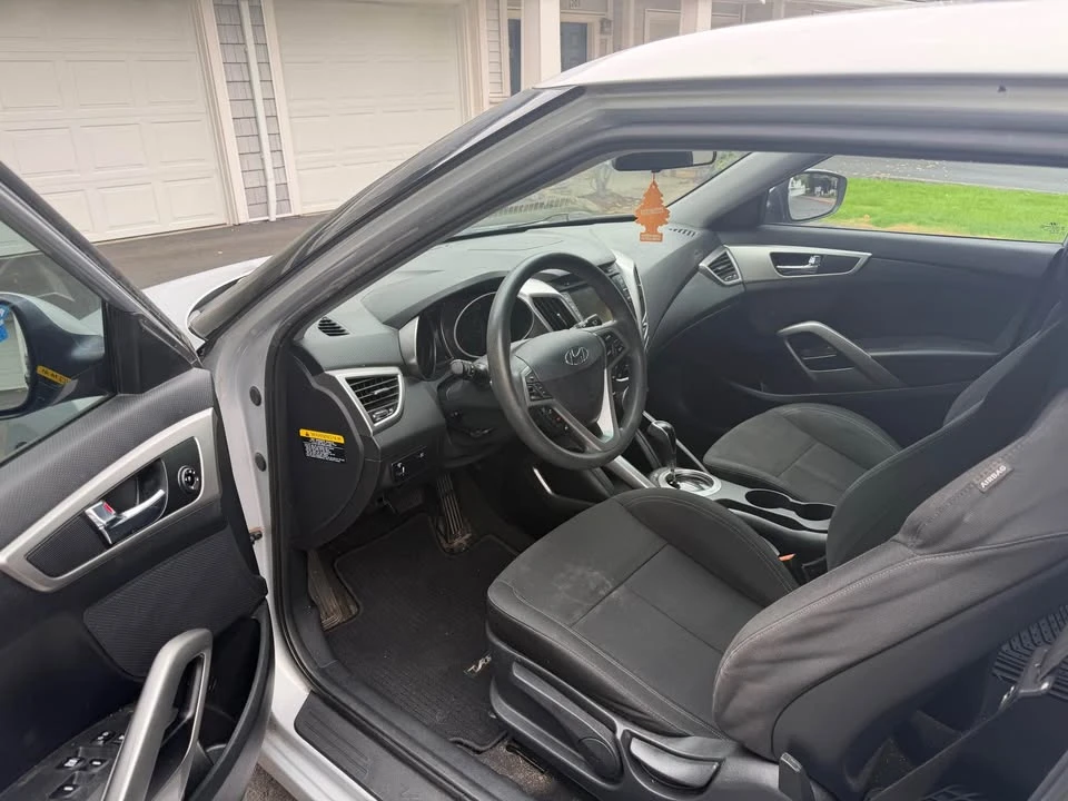 2016 Hyundai Veloster - Image 7 of 10