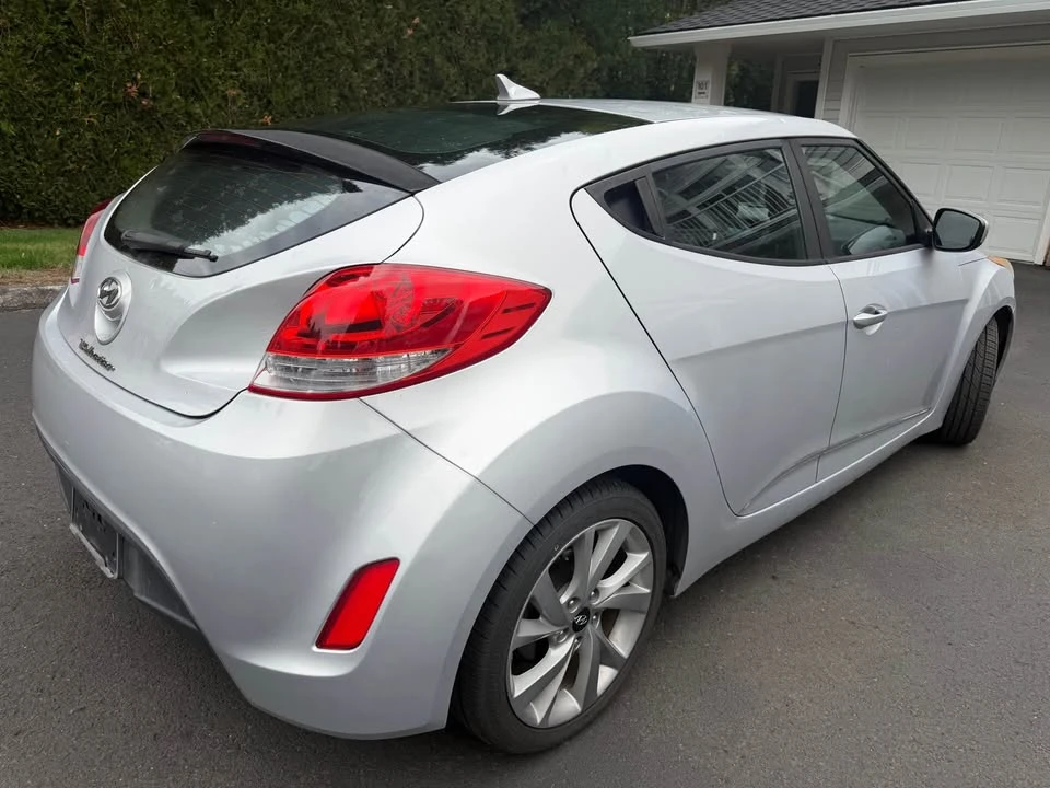 2016 Hyundai Veloster - Image 4 of 10