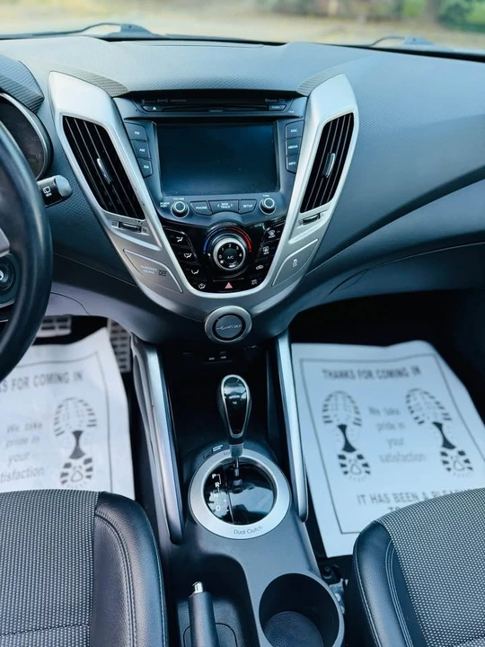 2016 Hyundai Veloster - Image 12 of 18