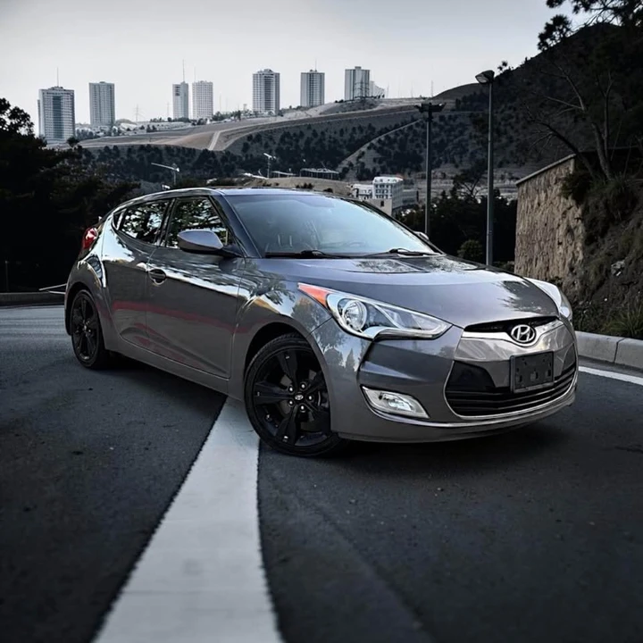 2016 Hyundai Veloster - Image 2 of 18