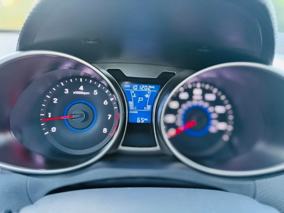 2016 Hyundai Veloster - Image 16 of 18