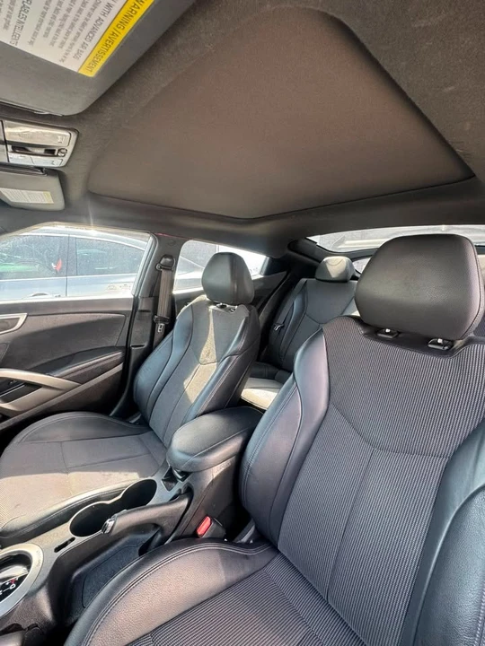 2016 Hyundai Veloster - Image 4 of 4