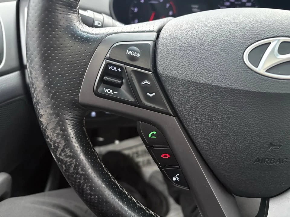 2016 Hyundai Veloster - Image 15 of 20