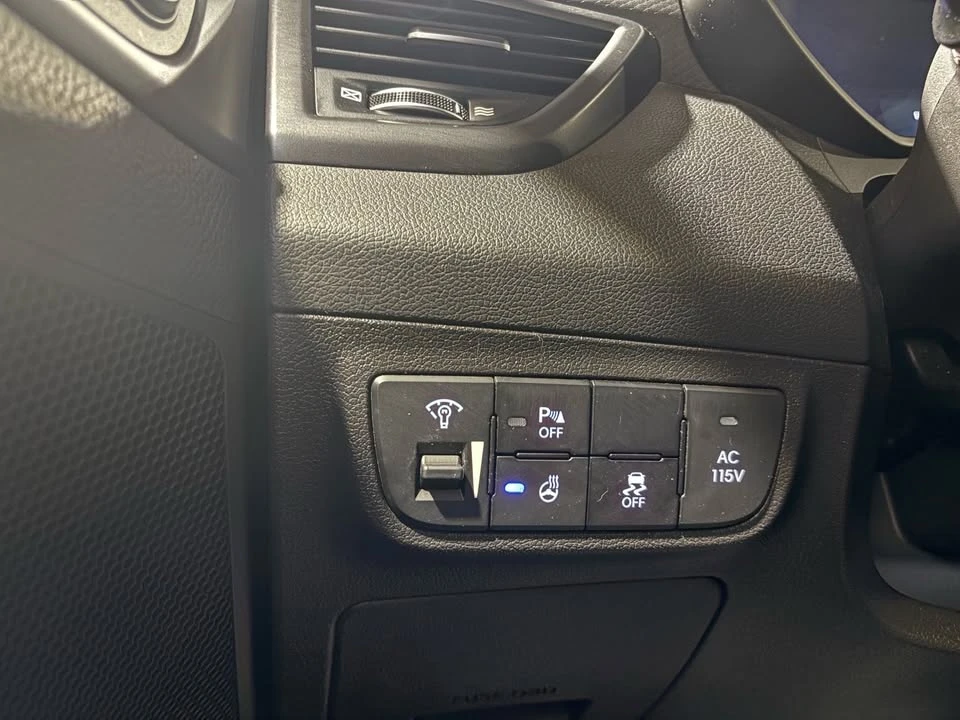 2016 Hyundai Veloster - Image 18 of 20
