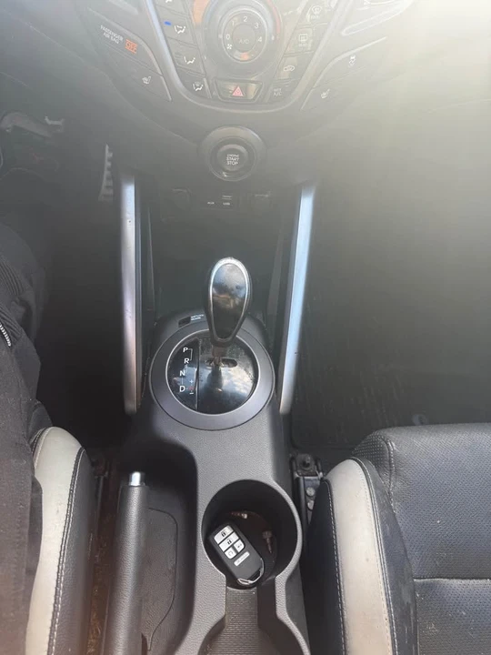 2016 Hyundai Veloster - Image 9 of 10