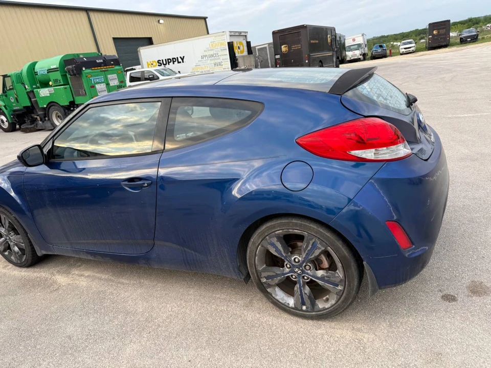 2016 Hyundai Veloster - Image 4 of 9