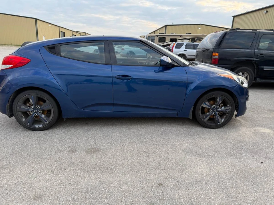 2016 Hyundai Veloster - Image 7 of 9