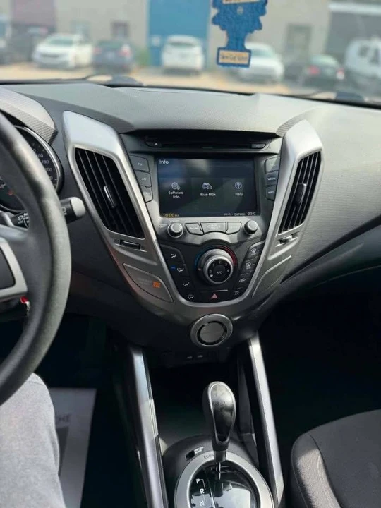 2016 Hyundai Veloster - Image 11 of 13
