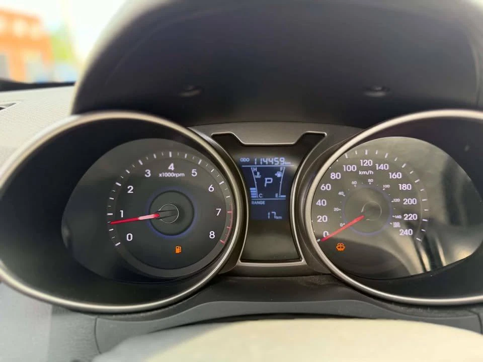 2016 Hyundai Veloster - Image 12 of 13