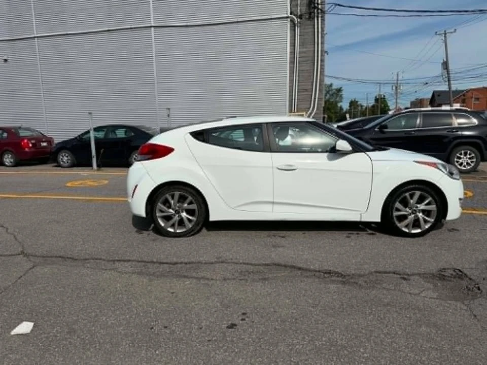 2016 Hyundai Veloster - Image 8 of 13