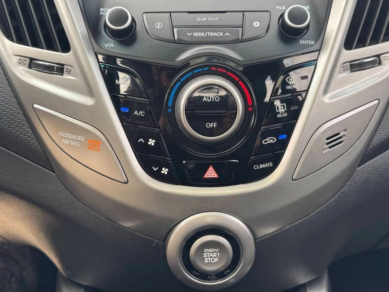 2016 Hyundai Veloster - Image 18 of 19