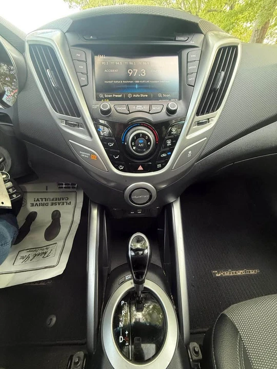 2016 Hyundai Veloster - Image 14 of 19