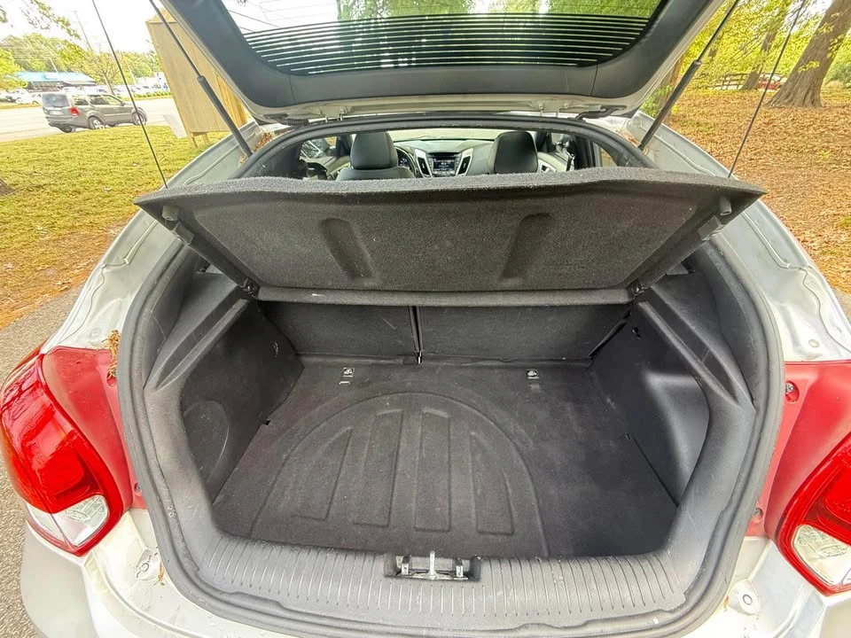 2016 Hyundai Veloster - Image 11 of 19