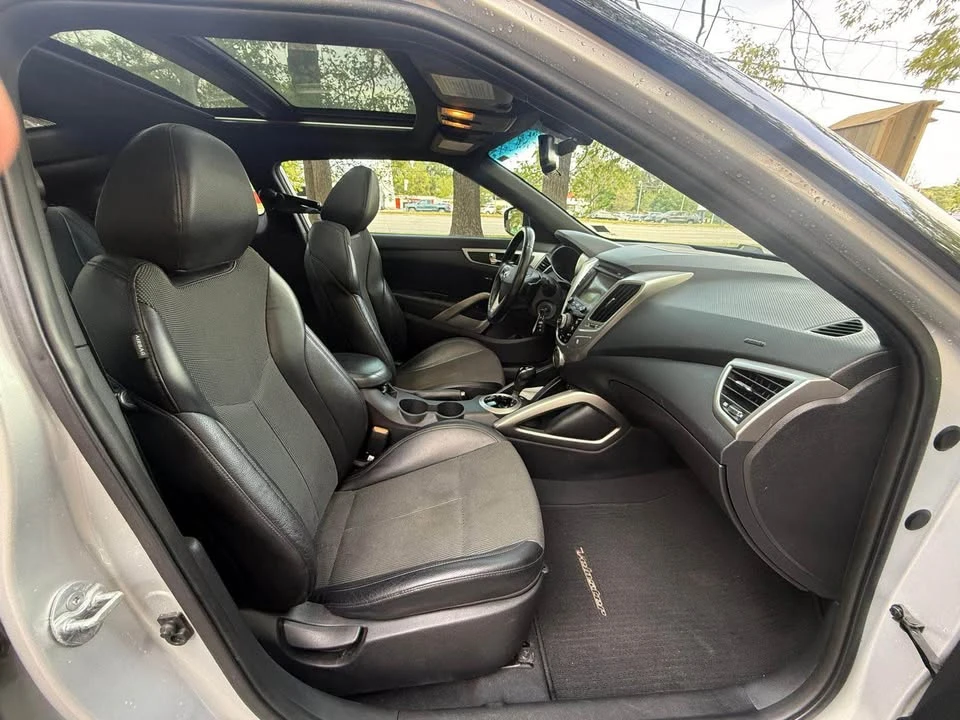 2016 Hyundai Veloster - Image 16 of 19