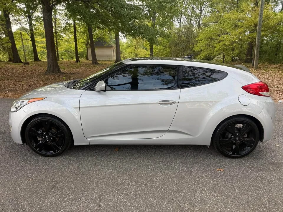 2016 Hyundai Veloster - Image 2 of 19