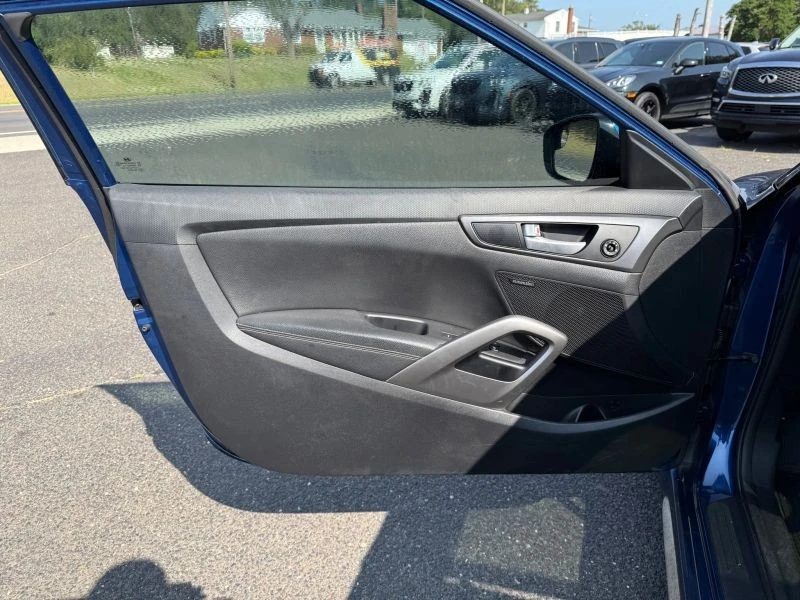 2016 Hyundai Veloster - Image 10 of 12