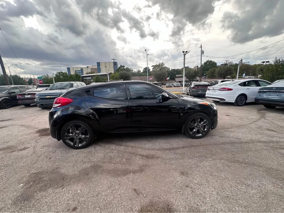 2016 Hyundai Veloster - Image 8 of 14