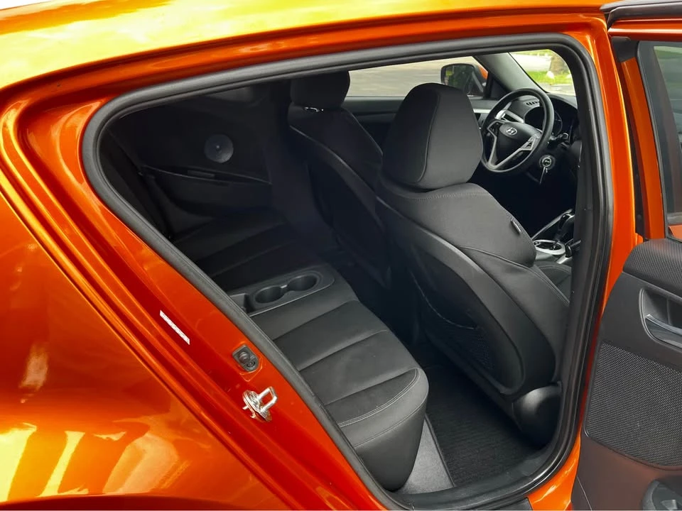 2016 Hyundai Veloster - Image 15 of 18