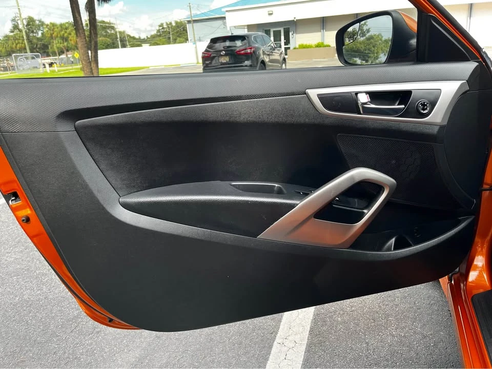 2016 Hyundai Veloster - Image 9 of 18