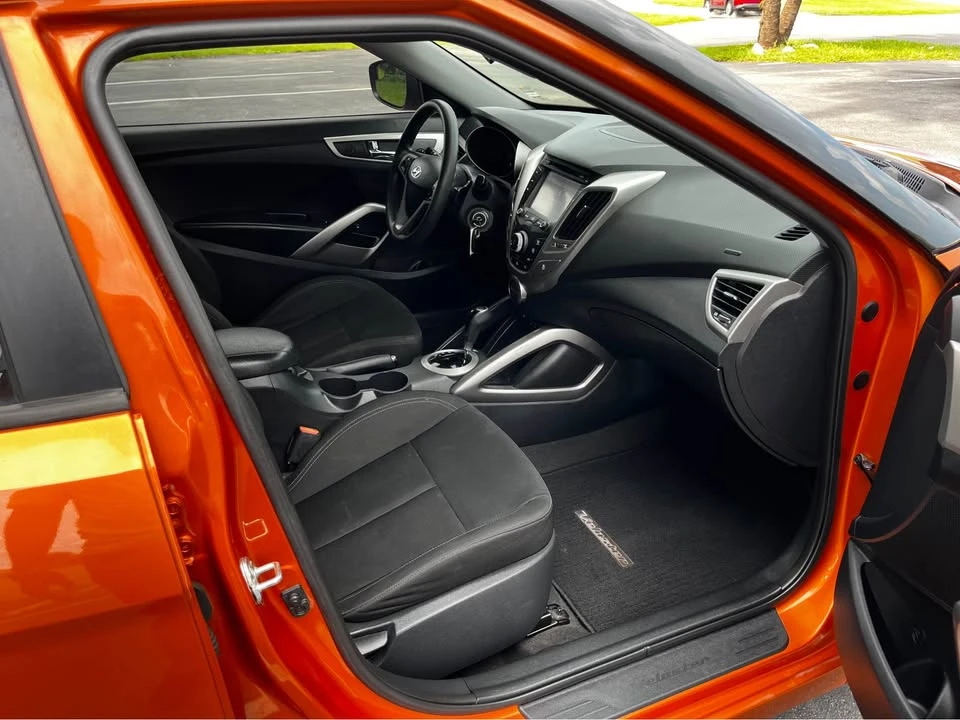 2016 Hyundai Veloster - Image 12 of 18