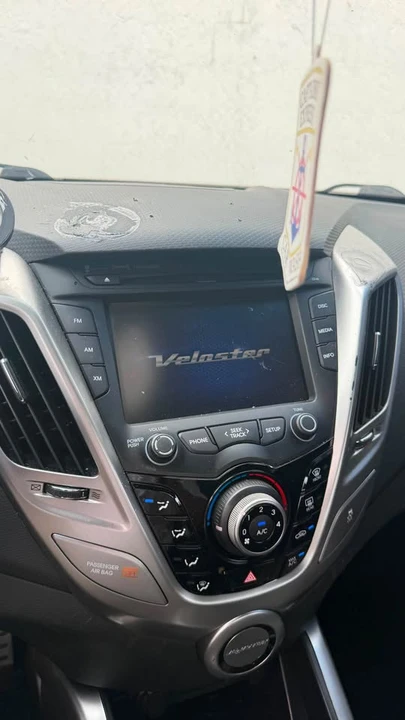 2016 Hyundai Veloster - Image 7 of 15