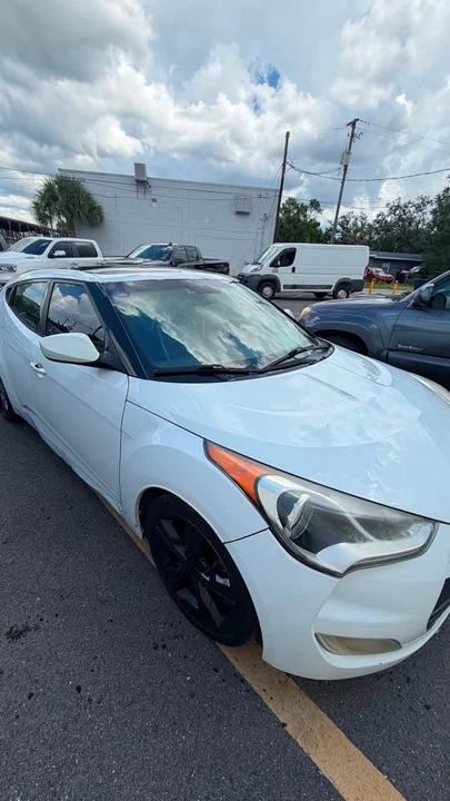 2016 Hyundai Veloster - Image 2 of 15
