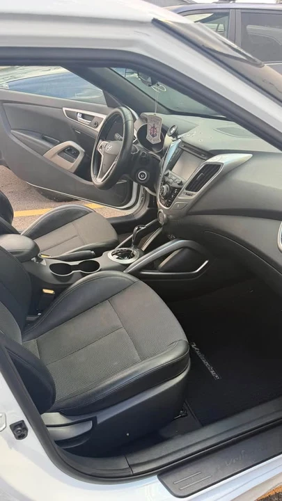 2016 Hyundai Veloster - Image 15 of 15