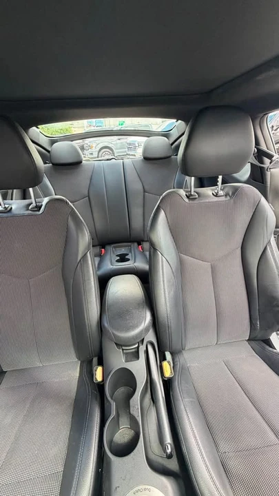2016 Hyundai Veloster - Image 10 of 15