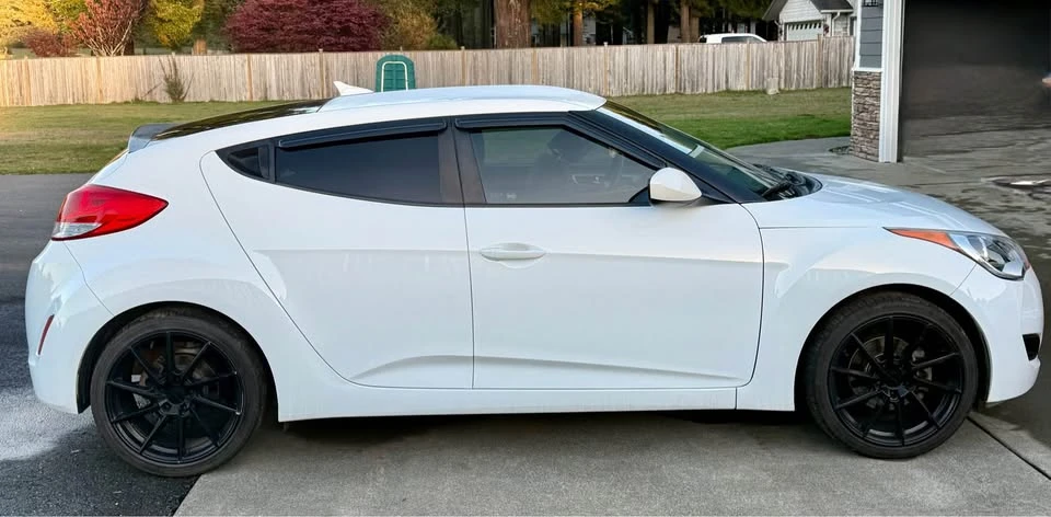 2016 Hyundai Veloster - Image 4 of 8