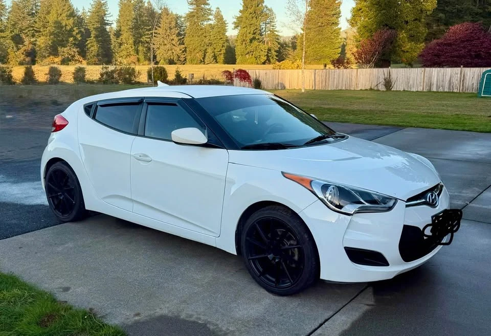 2016 Hyundai Veloster - Image 5 of 8