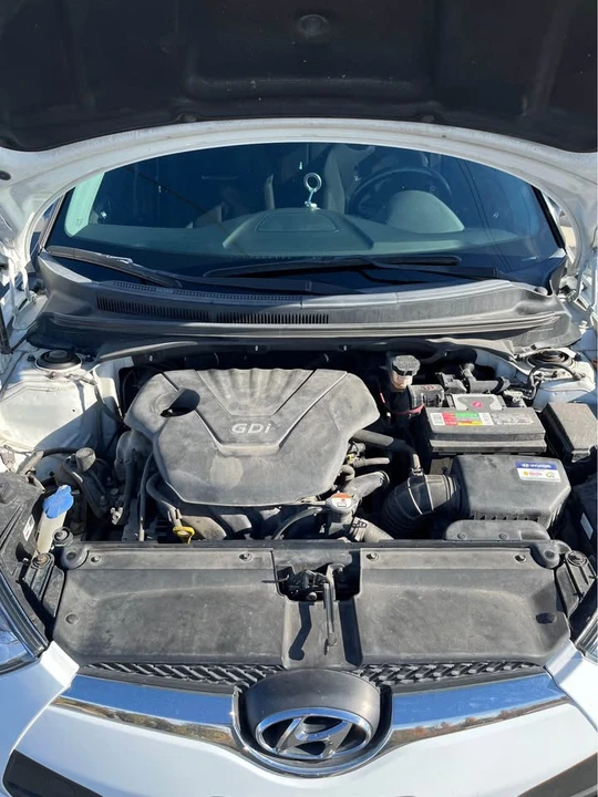 2016 Hyundai Veloster - Image 10 of 17