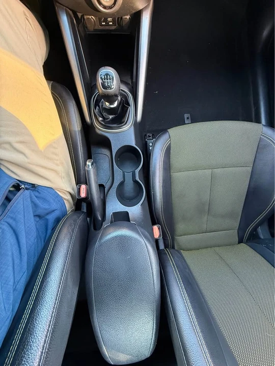 2016 Hyundai Veloster - Image 12 of 17