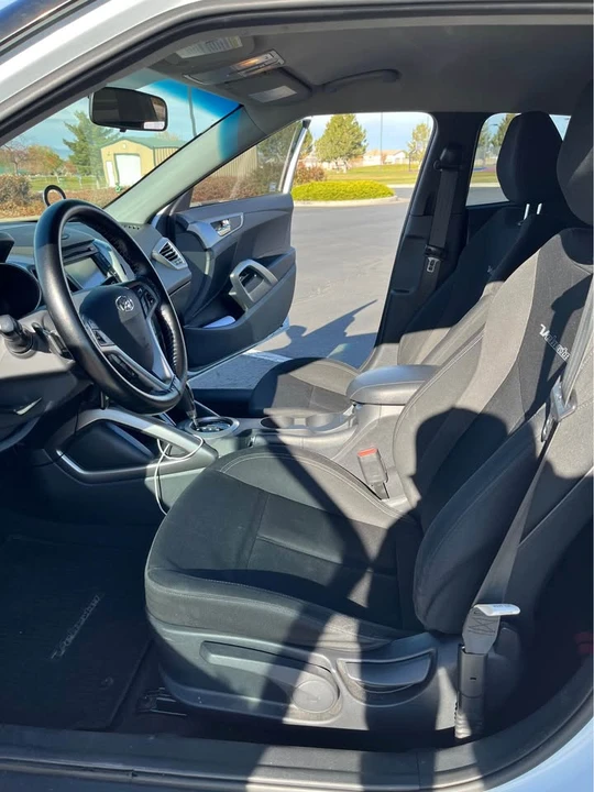 2016 Hyundai Veloster - Image 12 of 17