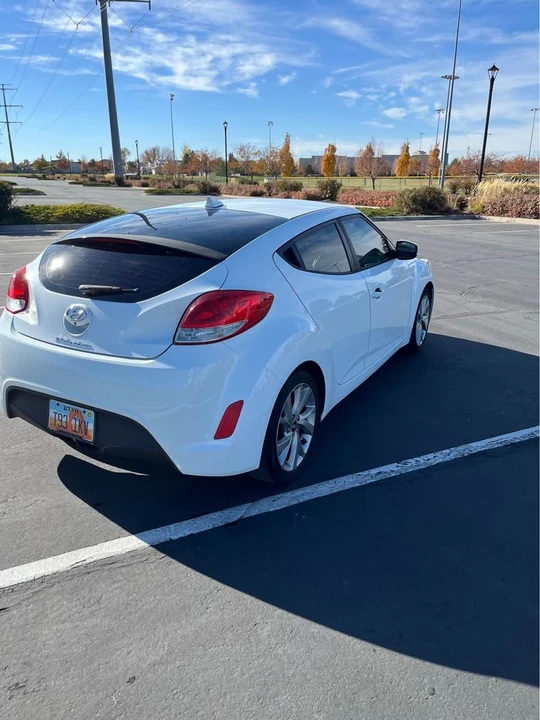 2016 Hyundai Veloster - Image 5 of 17